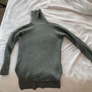 Long sleeve gray turtle neck sweater.